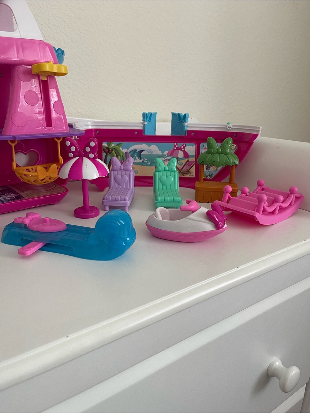 Disney Junior Minnie Mouse Bowdazzling Yacht, Lights and Sounds - Picture 5 of 6